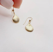 Seashell Dangle Earring Gold