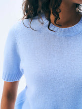 White & Warren Featherweight Cashmere T-Shirt in Blue Vapor