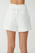 JS71 Miles Shorts in White
