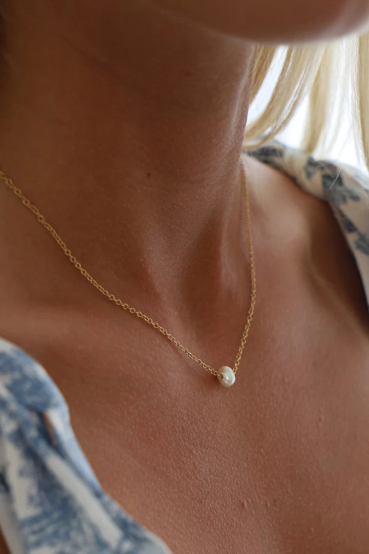 Single Freshwater Pearl Gold Necklace