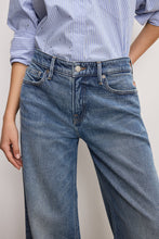 Good American Good Ease Petite Relaxed Jeans