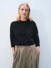 White & Warren Cashmere Crewneck in Black