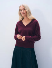 White & Warren Cashmere V Neck in Sangria