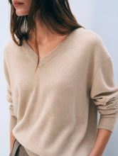White & Warren Cashmere V Neck in Muted Camel
