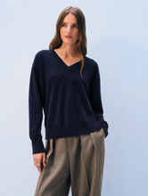 White & Warren Cashmere V Neck in Deep Navy